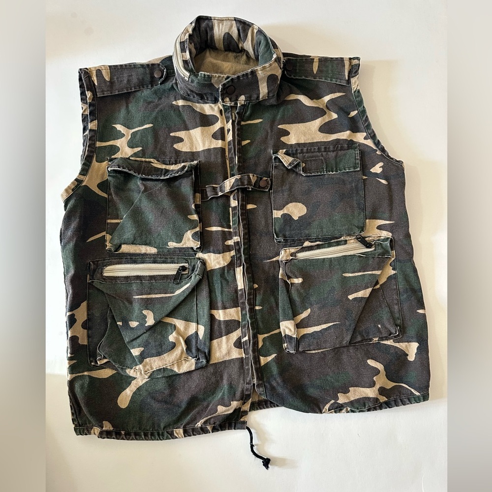 Green and Brown Camouflage Hooded Vest - Picture 3 of 6